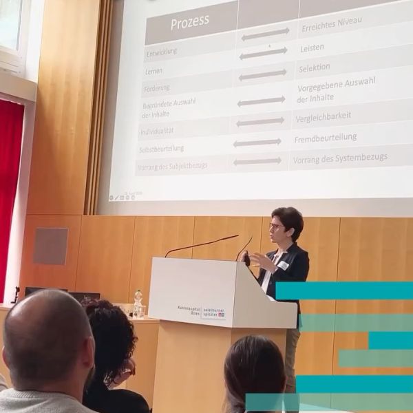 Das war unsere LOK-Tagung 2026 😊
Im Fokus standen dieses Mal die Themen Portfolio und Praxisqualifikation. Mechthild Löwenstein (Hochschule Esslingen) hielt zu Beginn ein aufschlussreiches Referat über „Portfolio als Grundlage für eine reflexive Praxis“. Die anschliessenden Workshops waren geprägt von einem offenen, wertschätzenden Klima und einer hohen Bereitschaft zur Zusammenarbeit.
Ein herzlicher Dank an unsere Praxispartner für die engagierte und partnerschaftliche Zusammenarbeit!
Interessiert an der Höheren Fachschule Pflege in Olten? Hier informieren: https://hf-pflege.ch
#BBZ #GSBS #HFPO #Fachschule #Pflege #Olten #Bildung #Weiterbildung