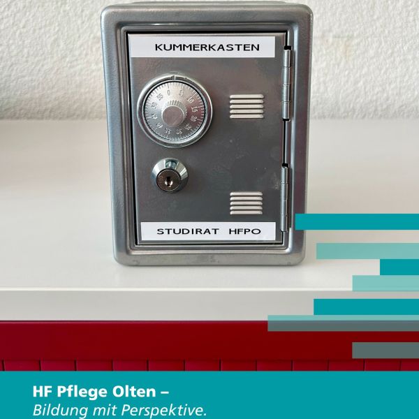 Schon mal gesehen? Das ist der kleine Kummerkasten der HFPO, der sich im HF-Sekretariat befindet.
Hier kannst du anonym einen Zettel hineinwerfen, falls du ein Anliegen an die Schule oder etwas Persönliches hast, bei dem dir der Studirat der HFPO helfen kann. Deinen Namen brauchst du nicht dazu zu schreiben, wichtig ist nur, dass der Zettel leserlich ist. 😊
#BBZ #GSBS #HFPO #Fachschule #Pflege #Olten #Bildung #Weiterbildung #Studierendenrat