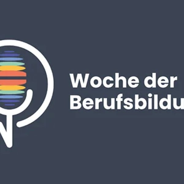 Vom 4. bis 8. Mai 2026 steht die Berufsbildung bei Radio 32 im Fokus. Wir geben spannende Einblicke in die Welt der Berufsbildung und sprechen mit Lernenden sowie Berufstätigen über ihre Erfahrungen.
Die Woche der Berufsbildung richtet sich an Eltern und Jugendliche im Berufswahlalter sowie an alle, die sich für eine starke und attraktive Berufsbildung engagieren.
Im Beitrag vom 28. APRIL 2026 15:11 erzählt
Christina Biaggi (Pflegefachfrau in Ausbildung) wie es ihr als Mutter gelingt Studium, Job und Privatleben unter einen Hut zu bringen.
https://www.radio32.ch/sponsored-content/woche-der-berufsbildung-163636598