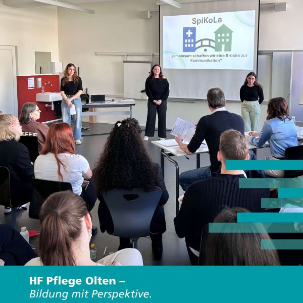 Zum dritten Mal fand an der HFPO das Modul „myidea professional HF-Pflege“ statt. Über 80 Studierende arbeiteten dabei direkt an realen Herausforderungen aus ihrem Pflegealltag. Schritt für Schritt entwickelten sie ihre Ideen von der Problemanalyse über Prototyping bis hin zum Pitch – immer mit direktem Bezug zur Praxis. Die entstandenen Projekte wurden zum Abschluss von einer hochkarätigen Jury aus Wirtschaft, Management und Politik bewertet, wobei die überzeugendsten Projekte aus den vier HF-Klassen einen Preis erhielten.
Das Modul verbindet pflegerisches Fachwissen mit unternehmerischem Denken und stärkt genau jene Kompetenzen, die im modernen Gesundheitswesen entscheidend sind: Probleme erkennen, Lösungen entwickeln, Verantwortung übernehmen und Veränderungen aktiv mitgestalten.
Ein herzliches Dankeschön geht an die Jury-Mitglieder für ihre Zeit und ihre wertvolle Unterstützung:
- Fabian Heuberger (Medical Desktop AG)
- Evelin Woodtli (Geschäftsführerin SO-Energie)
- Pascal Würgler (IT Sphinx Tools)
- Beat Loosli (Präsident Schulkommission BBZ Olten)
- Martin Schmied (Inhaber brainpark.ch)
- Fabiola Bachmann (Marketing & Kommunikation soH)
- Alois Vogel (Leiter Bildung Luzerner Psychiatrie)
- Daniel Probst (Direktor Solothurner Handelskammer)
- Farah Rumy (Schulkommission BBZ Olten, Vizepräsidentin Nationalrat)
- Carlos Vidal (Unternehmer & Verwaltungsrat)
- Nicole Bourtscheid (Geschäftsführerin OdA Gesundheit Soziales Solothurn)
- Sabine Bigler (Pflegeexpertin APN soH)
Wir sind gespannt auf die nächsten Schritte dieser vielversprechenden Projekte. 😊
#BBZ #GSBS #HFPO #Fachschule #Pflege #Olten #Bildung #Weiterbildung #myidea #innovation